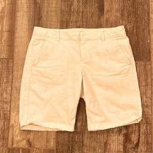 Gap women’s white Bermuda shorts